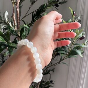 Elegant White Beaded Bracelet